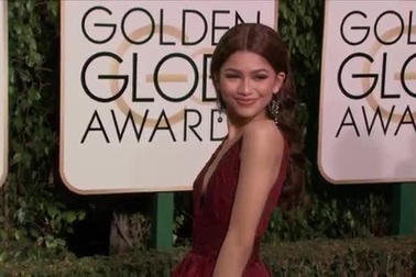 Zendaya xinh đẹp với váy đỏ
