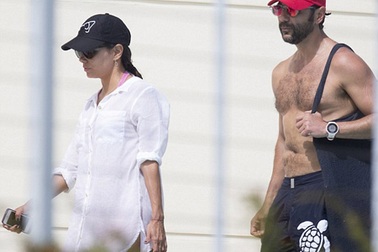 “Sao” phim Những bà nội trợ kiểu Mỹ hạnh phúc đi nghỉ cùng tình nhân