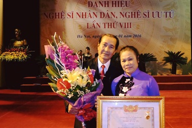 Hai bố con nghệ sĩ Tự Long và chuyện phong tặng danh hiệu NSND, NSƯT