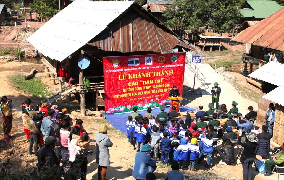 Khánh thành cây cầu mơ ước thứ 17, nâng bước chân bà con dân bản Na Kho - 19 Khánh thành cây cầu mơ ước thứ 17, nâng bước chân bà con dân bản Na Kho - 19