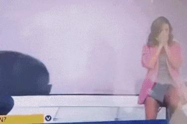 Người dẫn bản tin truyền hình bị ngất khi đang lên sóng