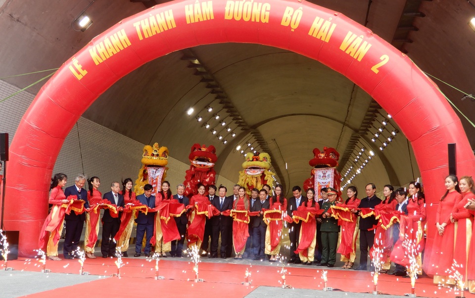 Thông xe hầm đường bộ dài nhất Đông Nam Á - 2 Thông xe hầm đường bộ dài nhất Đông Nam Á - 2