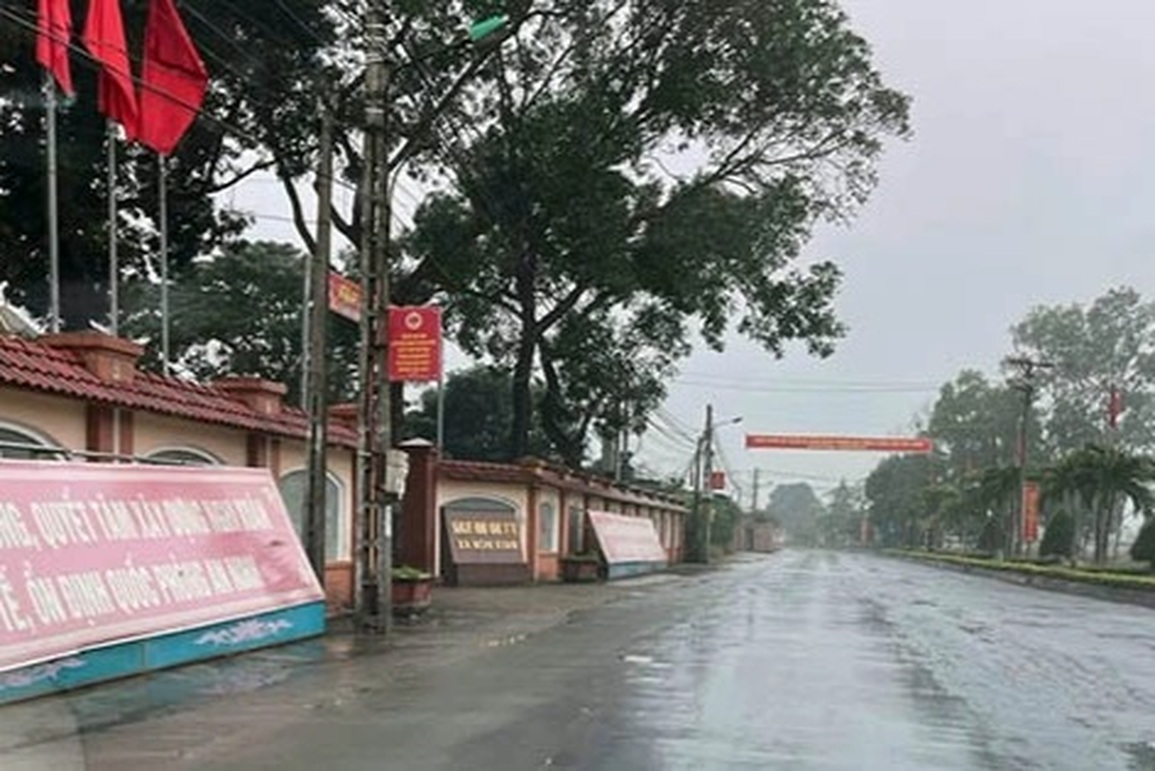 Chủ tịch xã bị đình chỉ công tác vì... không nghe điện thoại - 1 Chủ tịch xã bị đình chỉ công tác vì... không nghe điện thoại - 1