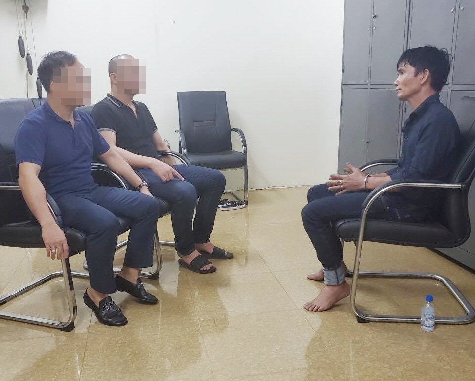 Đã bắt được người bố bạo hành dã man con gái 6 tuổi ở Bắc Ninh - 1 Đã bắt được người bố bạo hành dã man con gái 6 tuổi ở Bắc Ninh - 1