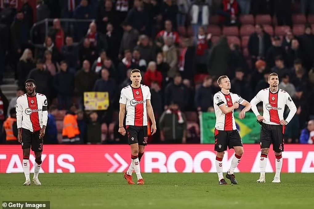 Southampton lần thứ hai sa thải huấn luyện viên mùa giải này - 2 Southampton lần thứ hai sa thải huấn luyện viên mùa giải này - 2