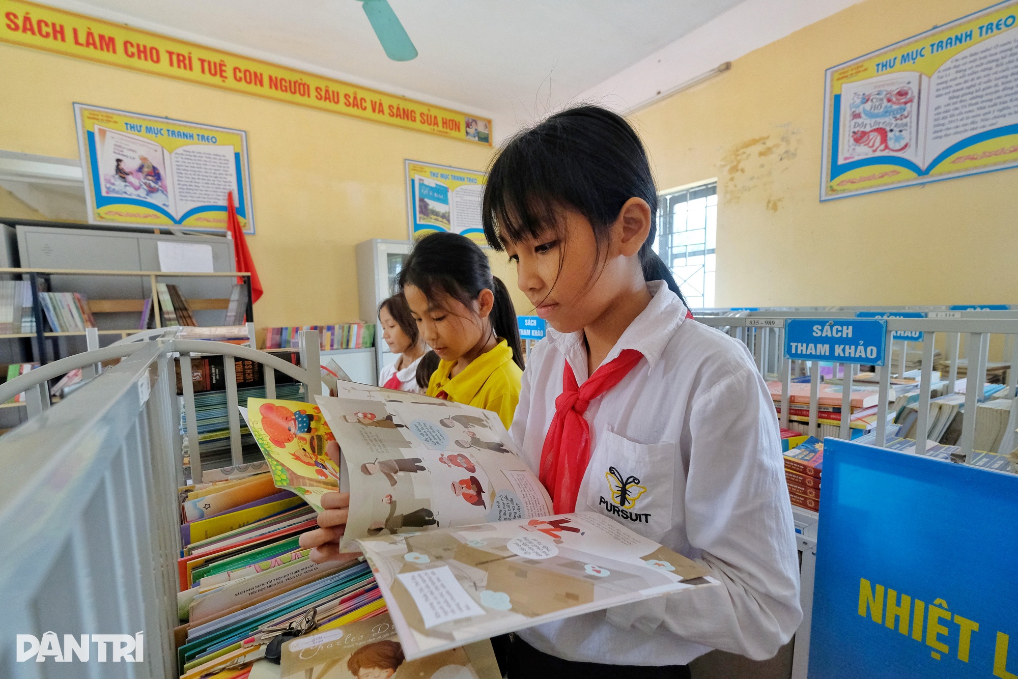 បោះបង់ការប្រឡងថ្នាក់ទី៦ តើសាលារៀននឹងធ្វើអ្វីជាមួយកាតរបាយការណ៏រាប់ពាន់សន្លឹកដែលមានទាំង១០នាក់? - ១ Bỏ thi lớp 6, các trường làm gì với hàng nghìn học bạ toàn điểm 10? - 1