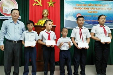 Đà Nẵng: Trao 200 triệu đồng học bổng hỗ trợ học sinh vượt khó