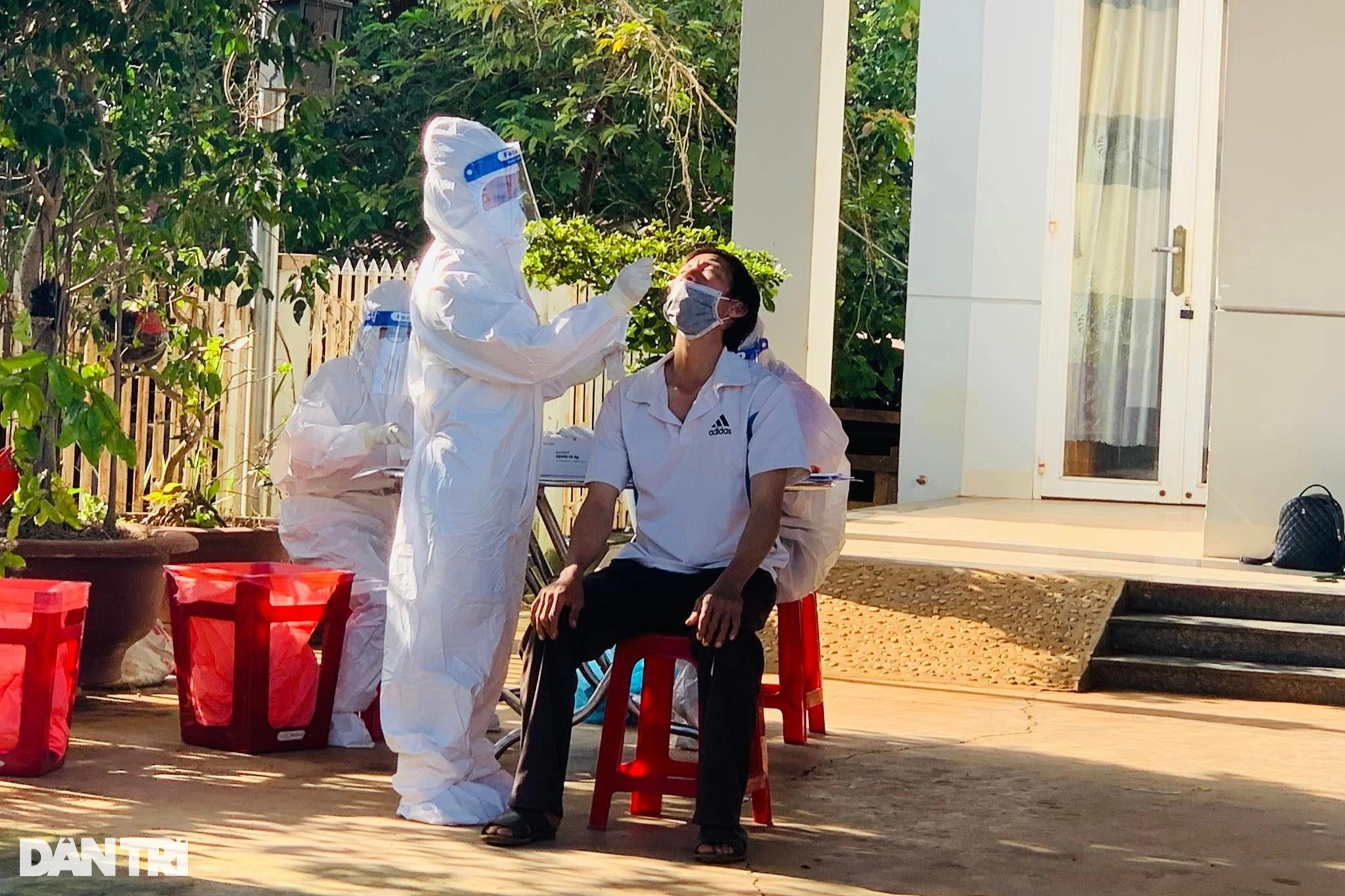 Directing to clarify the case of medical staff having their 1.5 billion VND anti-epidemic allowance cut - 1 Chỉ đạo làm rõ vụ nhân viên y tế bị cắt 1,5 tỷ đồng phụ cấp chống dịch - 1