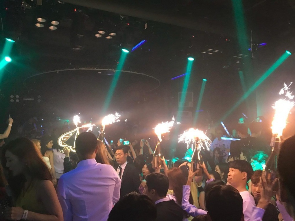 Nhân chứng kể lại trải nghiệm đáng sợ tại hộp đêm bê bối của Seungri - 2 Nhân chứng kể lại trải nghiệm đáng sợ tại hộp đêm bê bối của Seungri - 2