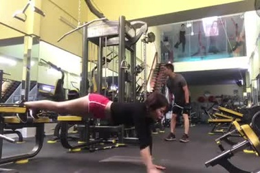 Bạn gái thủ môn Lâm Tây thường xuyên chia sẻ bí quyết luyện gym để có thân hình đẹp