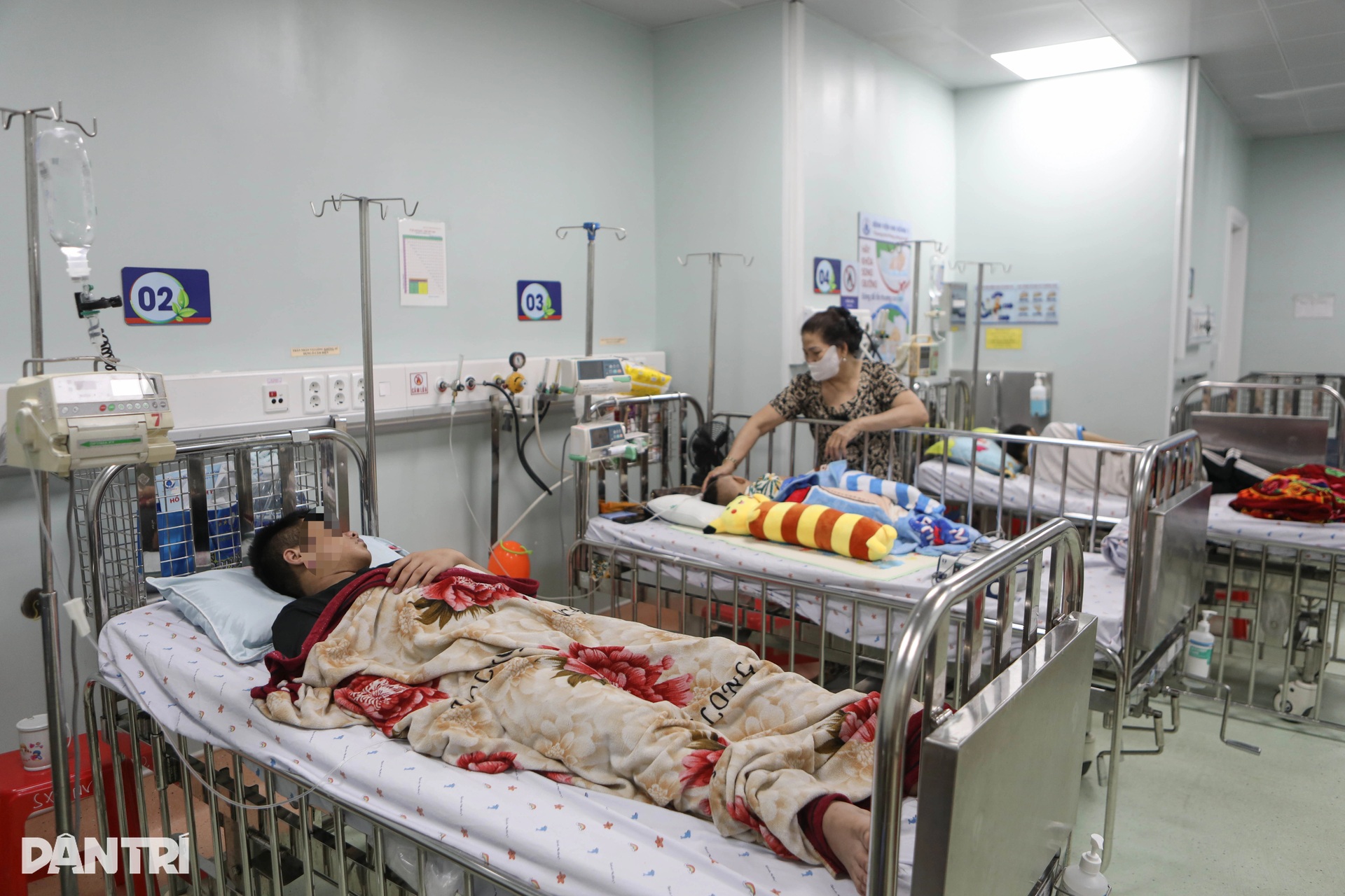 Hàng loạt người lớn, trẻ em ở TPHCM nhập viện vì đe dọa sốc sốt xuất huyết