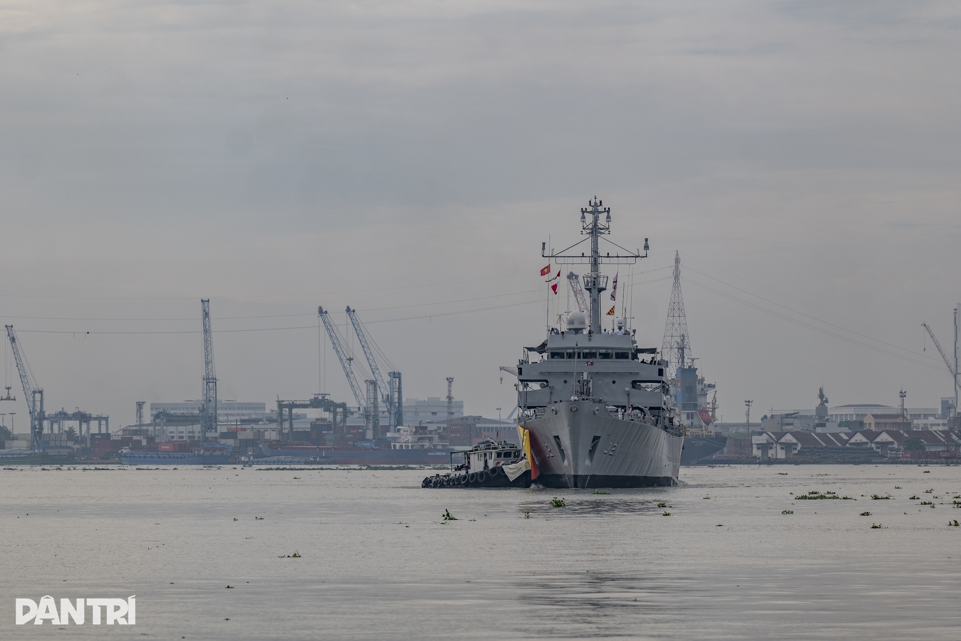 Tàu Hải quân Ấn Độ cập cảng Sài Gòn - 12 Tàu Hải quân Ấn Độ cập cảng Sài Gòn - 12