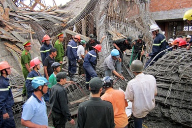 Sập trần công trình đang xây dựng, 1 người chết, 3 người trọng thương