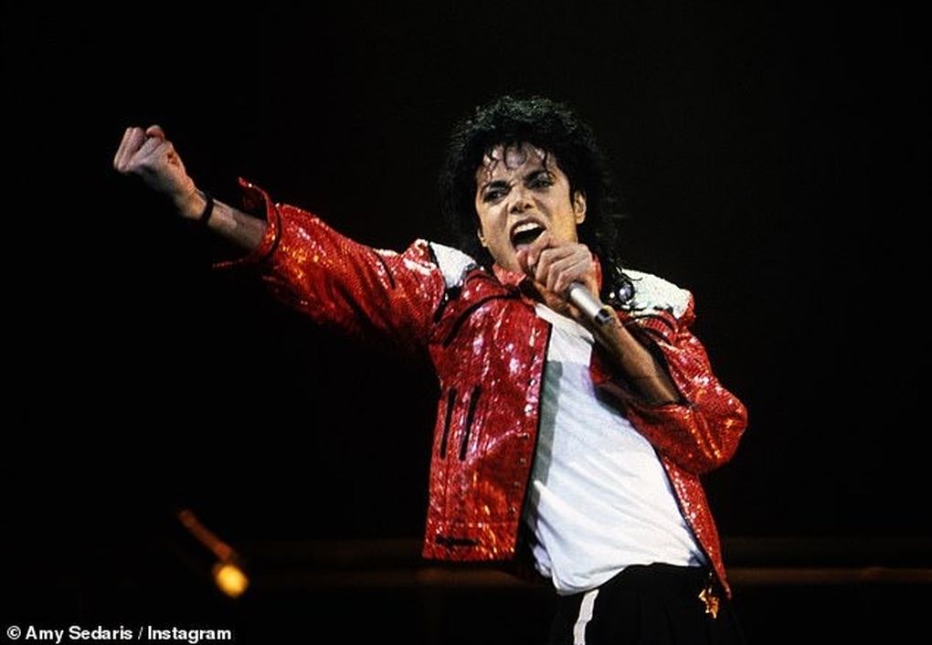 Michael Jackson's daughter sings for fun, receives 8 million USD in allowance every year - 2