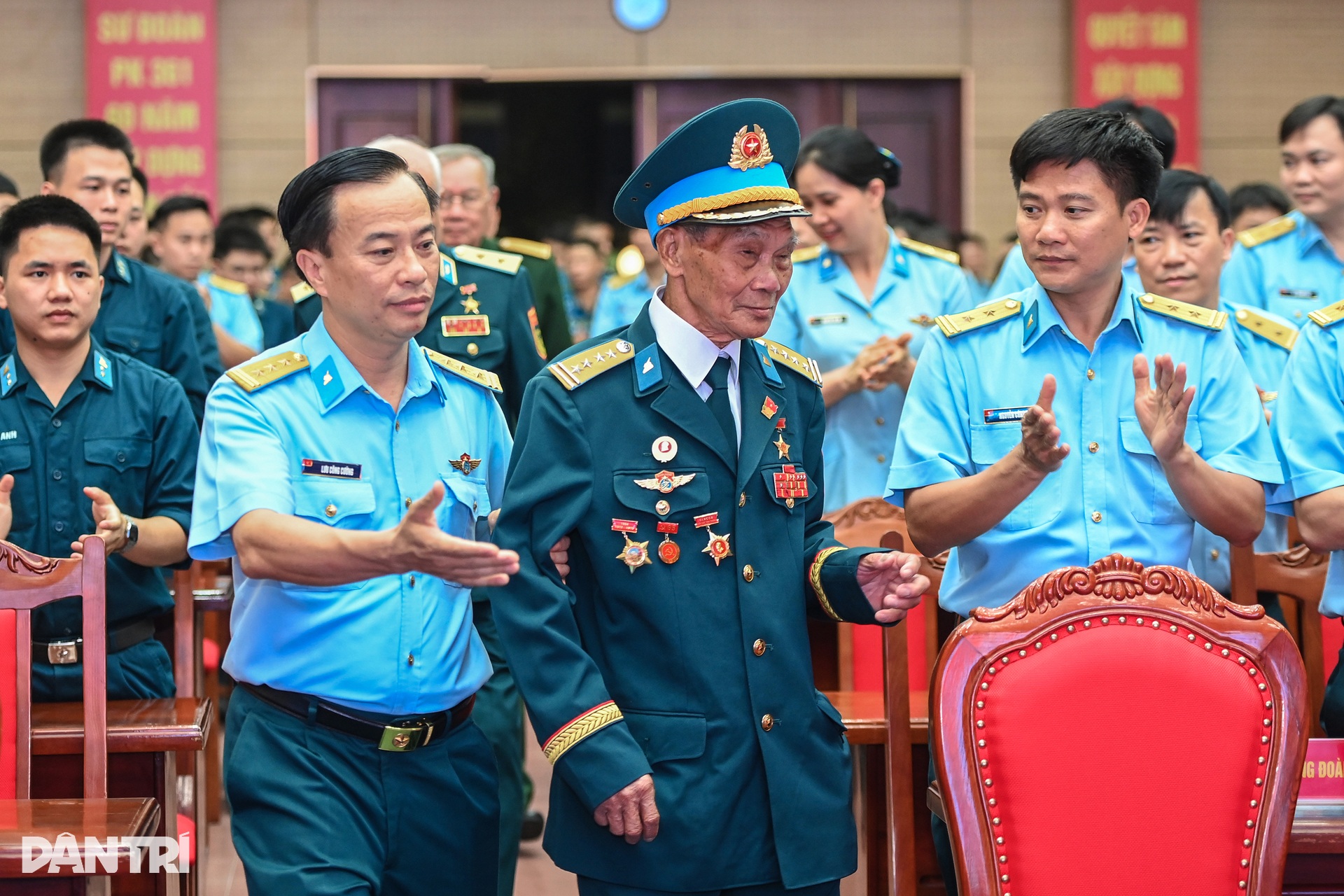 Cựu chiến binh kể thời khắc bắn hạ siêu pháo đài bay B-52 đầu tiên - 3 Cựu chiến binh kể thời khắc bắn hạ siêu pháo đài bay B-52 đầu tiên - 3