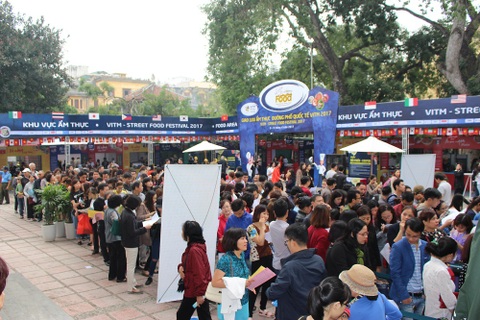 Hàng nghìn người chen chân tại Hội chợ Du lịch Quốc tế 2017