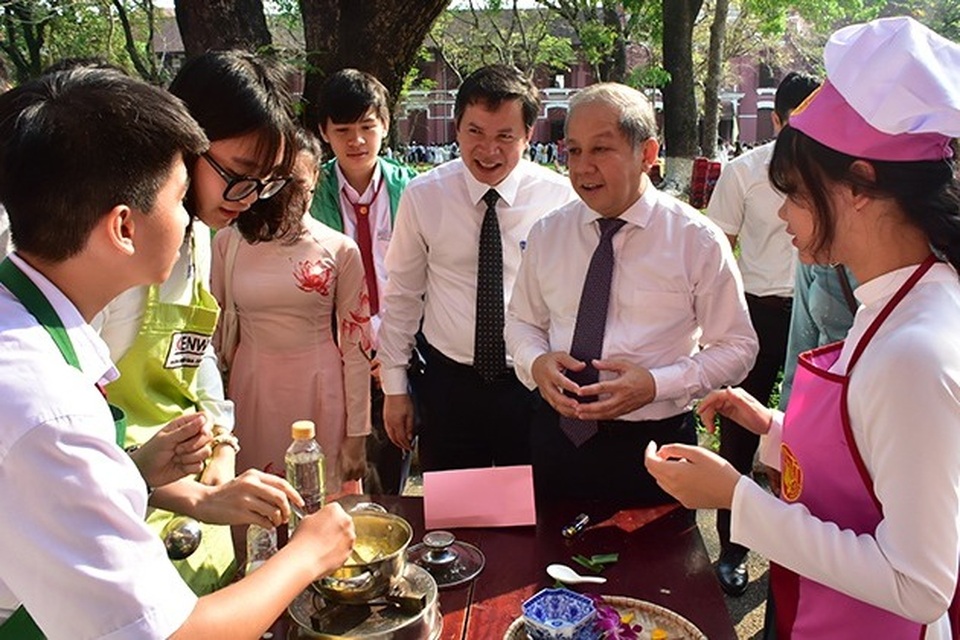 Thừa Thiên Huế: Nam sinh cũng phải học môn Nữ công gia chánh - 1 Thừa Thiên Huế: Nam sinh cũng phải học môn Nữ công gia chánh - 1
