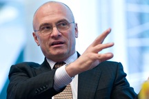 Ứng viên nội các của ông Trump thừa nhận thuê người nhập cư bất hợp pháp