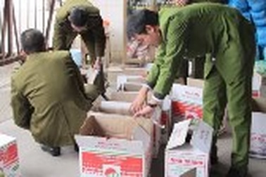 Khởi tố đối tượng làm giả gần 2000 chai nước mắm để trục lợi