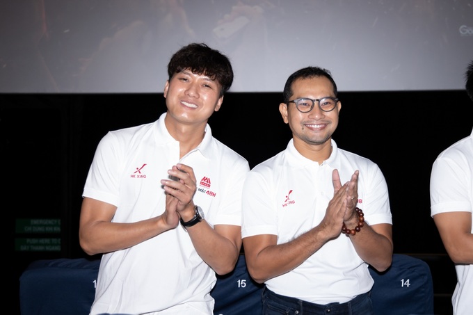 Dàn diễn viên Lật Mặt: 48H được khán giả vây kín khi thực hiện hiện cinetour - Ảnh 4. Dàn diễn viên Lật Mặt: 48H được khán giả vây kín khi thực hiện hiện cinetour - Ảnh 4.
