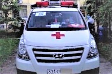 Thuê xe cấp cứu để... thông chốt kiểm dịch