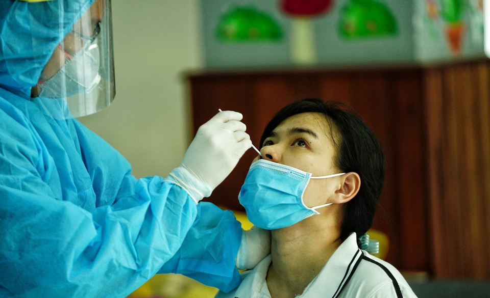 Lây lan Covid-19 ra cộng đồng, tiếp viên hàng không đối diện hình phạt nào? - 2 Lây lan Covid-19 ra cộng đồng, tiếp viên hàng không đối diện hình phạt nào? - 2