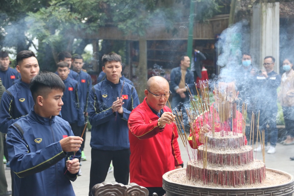 Vé chợ đen xem đội tuyển Việt Nam tăng gấp 4 lần giá gốc - 3 Vé chợ đen xem đội tuyển Việt Nam tăng gấp 4 lần giá gốc - 3