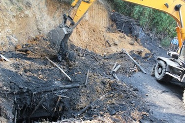 Chủ tịch tỉnh Bắc Giang chỉ đạo phạt, đánh sập lò than "thổ phỉ"!