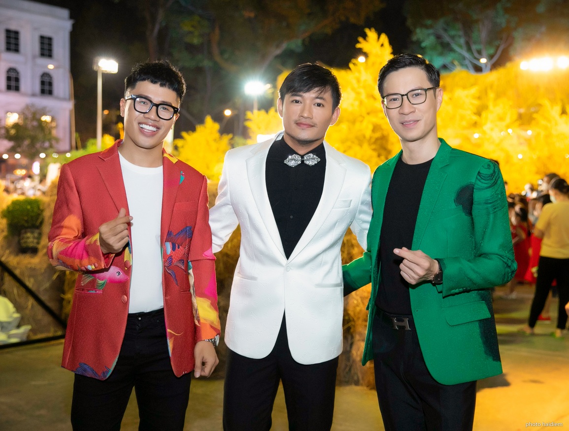 Quý Bình hội ngộ dàn MC nổi tiếng Thanh Bạch, Quỳnh Hoa, Anh Quân - 1 Quý Bình hội ngộ dàn MC nổi tiếng Thanh Bạch, Quỳnh Hoa, Anh Quân - 1