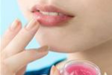 Đôi môi mọng mùa hanh khô 