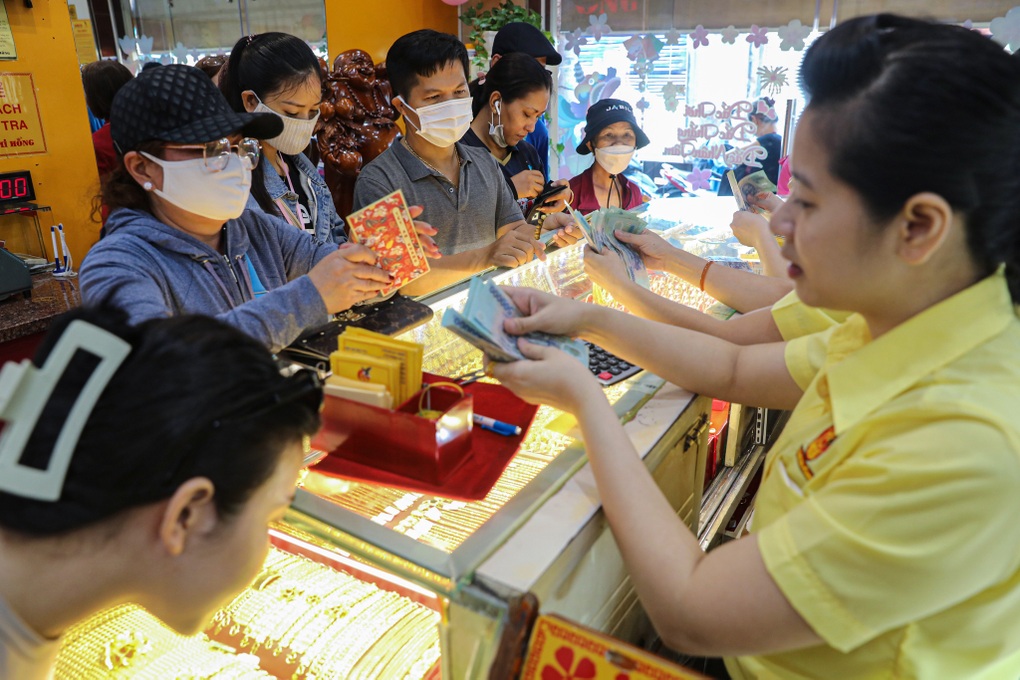 Cửa hàng kinh doanh vàng miếng tại TPHCM phải treo bảng nhận biết công khai - 1 Cửa hàng kinh doanh vàng miếng tại TPHCM phải treo bảng nhận biết công khai - 1