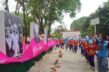 Tháng Năm về với "quê của muôn quê"