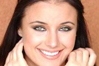 Cựu Hoa hậu hoàn vũ và giấc mơ vào Duma