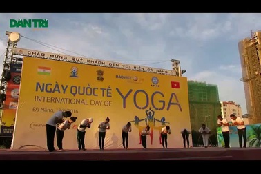 Đồng diễn Yoga tại Công viên Biển Đông - Đà Nẵng