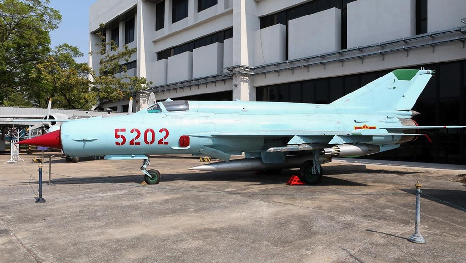 Việt Nam từng biên chế phiên bản MiG-21Bis mạnh ngang F-16 - 3