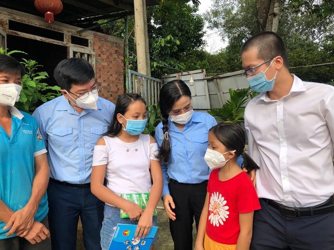 Hội đồng Đội Trung ương phối hợp nhiều đơn vị hỗ trợ, giúp đỡ các em thiếu nhi có hoàn cảnh khó khăn trong cả nước.
