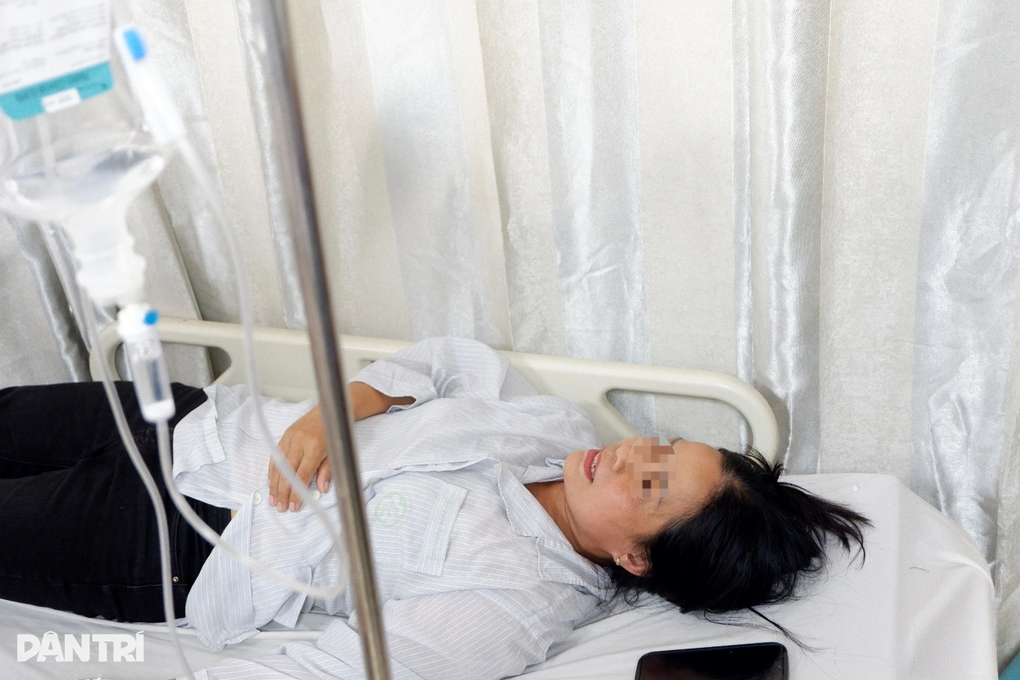 Sau bữa tiệc cá chình, 8 người phải nhập viện cấp cứu - 1 Sau bữa tiệc cá chình, 8 người phải nhập viện cấp cứu - 1