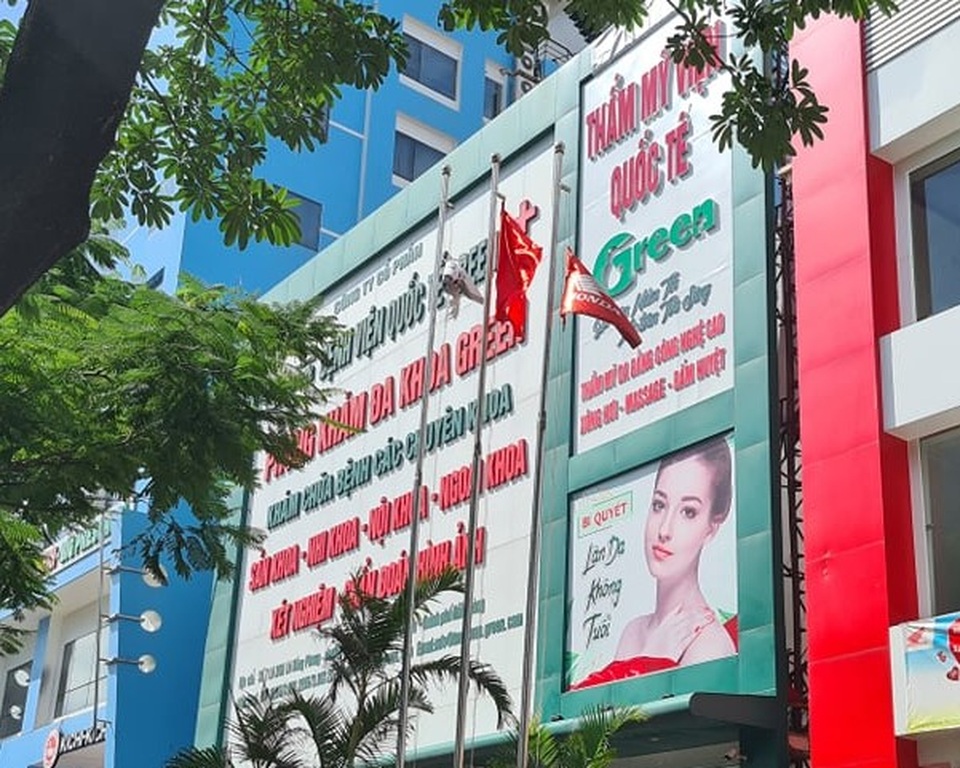 Công an điều tra nghi vấn bác sĩ tại một Thẩm mỹ viện quốc tế xài bằng giả - 2 Công an điều tra nghi vấn bác sĩ tại một Thẩm mỹ viện quốc tế xài bằng giả - 2