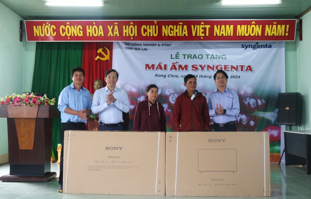 Mang mái ấm Syngenta đến với nông dân khó khăn dịp Tết - 4 Mang mái ấm Syngenta đến với nông dân khó khăn dịp Tết - 4