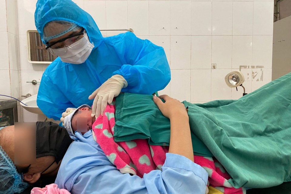 Quảng Bình: 2 sản phụ chuyển dạ, sinh con khi đang cách ly phòng chống dịch - 1 Quảng Bình: 2 sản phụ chuyển dạ, sinh con khi đang cách ly phòng chống dịch - 1