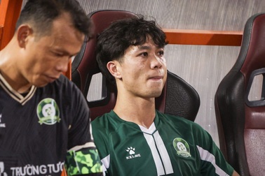 Công Phượng và đồng đội rơi lệ sau khi lỡ "chuyến tàu" thăng hạng