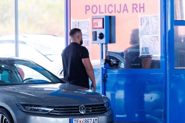 EU “khai tử” đóng dấu hộ chiếu, chuyển sang hệ thống số