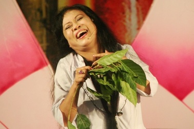 NSND Đàm Liên nén đau diễn tuồng