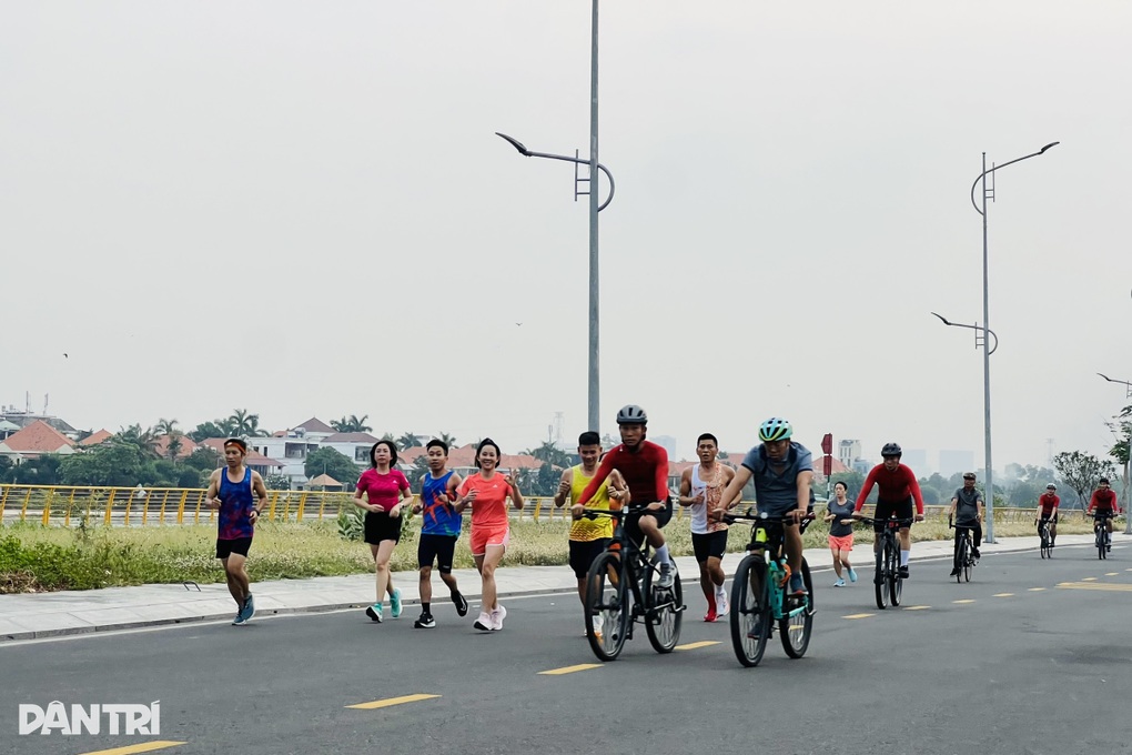 Nhiều người tố bị vỗ mông, đánh vào đầu khi chạy bộ sớm ở TPHCM - 1 Nhiều người tố bị vỗ mông, đánh vào đầu khi chạy bộ sớm ở TPHCM - 1