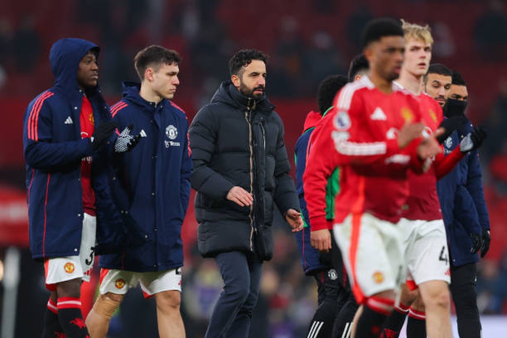 HLV Amorim: Tôi không có ý nói cầu thủ Man Utd tệ nhất lịch sử - 1 HLV Amorim: Tôi không có ý nói cầu thủ Man Utd tệ nhất lịch sử - 1