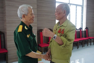 Để phá được lô cốt trên Đồi C2, hai đồng đội đã ngã xuống ngay trước mặt tôi...