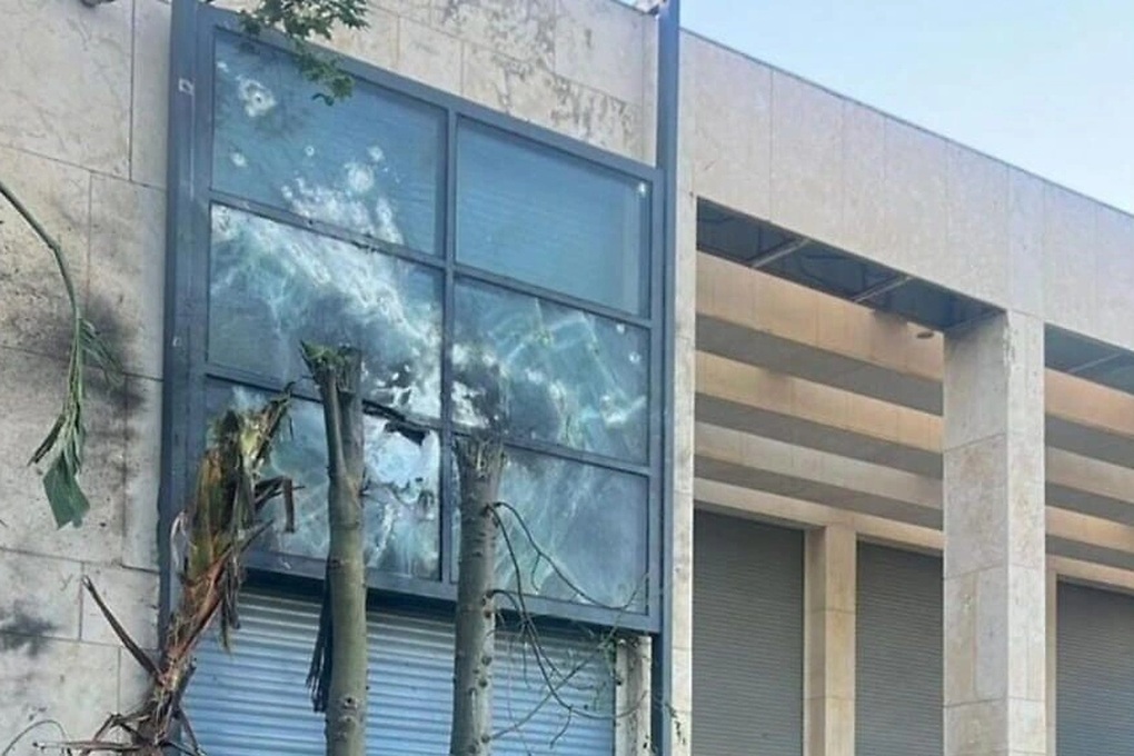 Israel cân nhắc tấn công tiếp vào Iran để trả đũa vụ tập kích nhà Thủ tướng - 1 Israel cân nhắc tấn công tiếp vào Iran để trả đũa vụ tập kích nhà Thủ tướng - 1