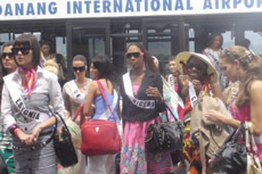 Thí sinh Hoa hậu Hoàn vũ 2008 đặt chân đến Đà Nẵng