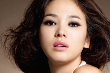 Song Hye Kyo bức xúc vì bị trung tâm thẩm mỹ dùng ảnh