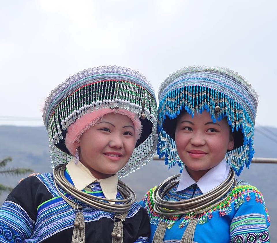 Vẻ đẹp độc đáo khăn mũ của phụ nữ vùng cao Tây Bắc - 2 Vẻ đẹp độc đáo khăn mũ của phụ nữ vùng cao Tây Bắc - 2
